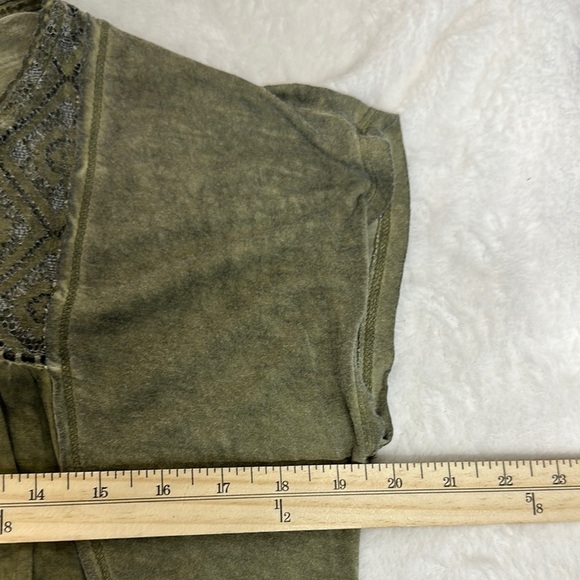 Knox Rose Green Graphic Ruffled Blouse - Picture 8 of 10